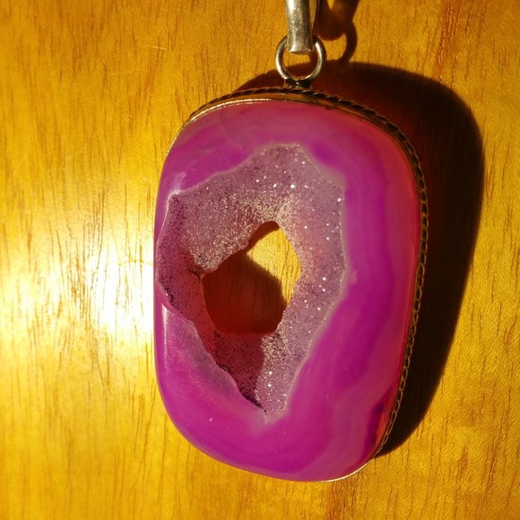 NATURAL HOLE DRUZY WITH CRYSTAL FORMATION - Picture 7 of 12